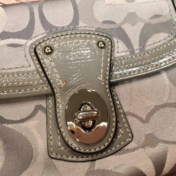 Coach Legacy Signature Optic Turn Lock Flap Wristlet in Gray with Lavender - Picture 2 of 7